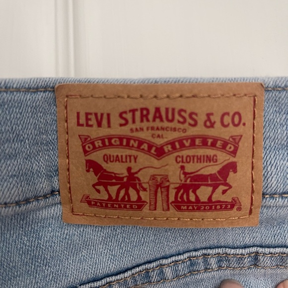 Levi’s Women’s Classic Straight Jeans in a light wash Size 22W - Picture 5 of 6